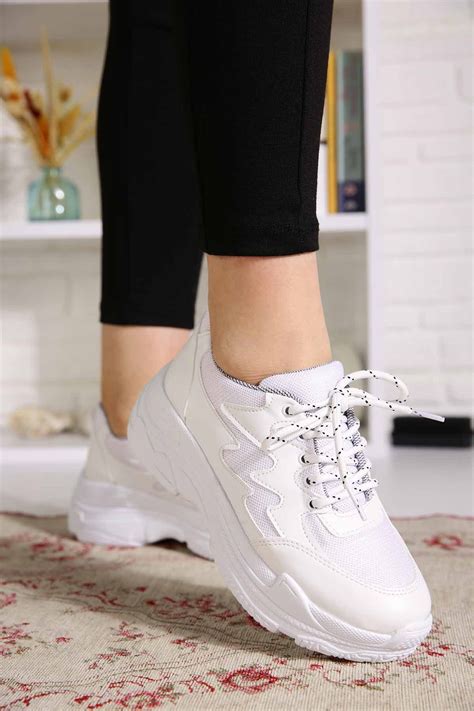 beyaz ayakkabı instagram 